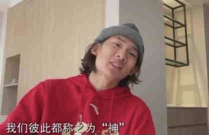 故事产生在十八世纪的英国，伯鲁格（罗伯特·卡莱尔 Robert Carlyle 饰）一向以来都很是巴望可以或许前去美国开启新的糊口，因而决议靠着偷抢拐骗来弄到第一桶金。一次偶尔中，伯鲁格结识了名叫麦格里安（约翰·李·米勒 Jonny Lee Miller 饰）的男人，麦格里安仪表堂堂，让就算是第一次见到他的人，也对他布满了信赖，因而伯鲁格决议操纵这一庞大上风，两人一路步履。